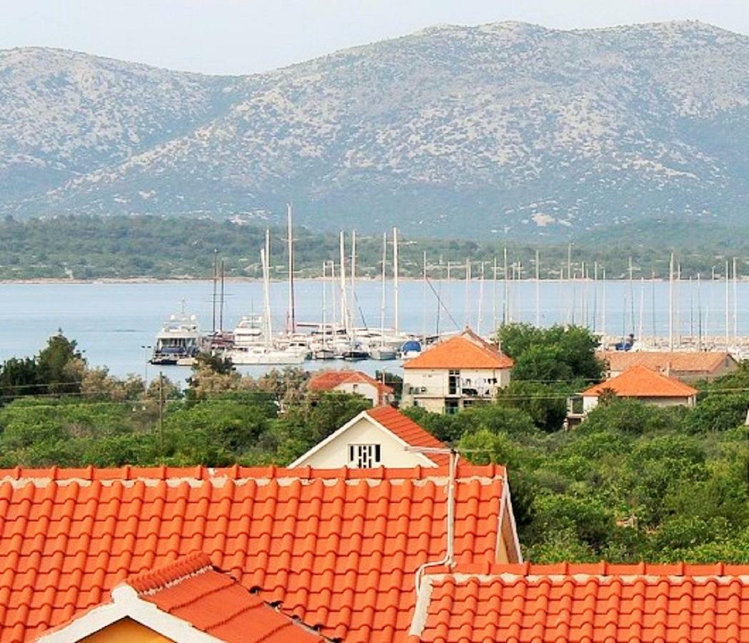 Apartments Jadranica Murter Oda fotoğraf